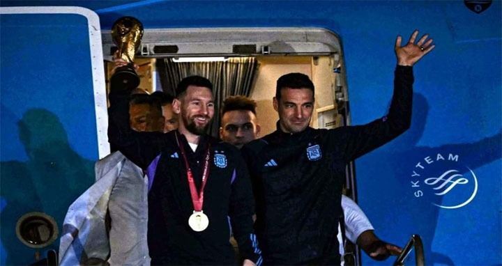 পৌঁছেছেন